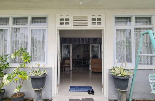 Karanganyar House | 200 m² House ∙ 3 bedrooms ∙ 10 guests