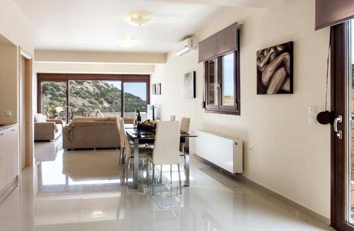 Palaiokastro House | 200 m² House ∙ 3 bedrooms ∙ 6 guests