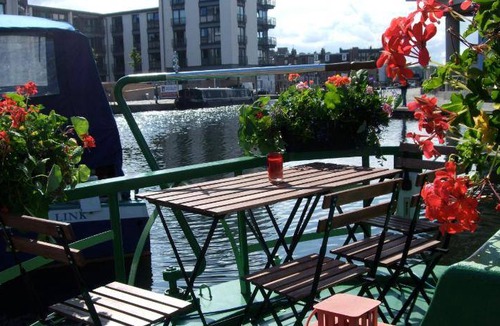 Tollcross Boat Rental | 200 m² Houseboat ∙ 3 bedrooms ∙ 10 guests