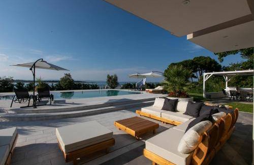 Vourvourou Villa | 200 m² Villa ∙ 4 bedrooms ∙ 8 guests