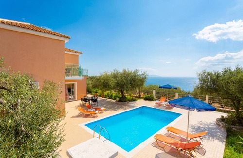 Vlachata Villa | 200 m² Villa ∙ 6 bedrooms ∙ 12 guests