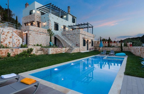Achlades House | 220 m² House ∙ 4 bedrooms ∙ 10 guests