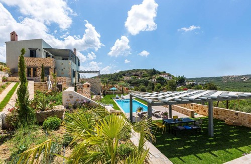 Achlades House | 220 m² House ∙ 4 bedrooms ∙ 10 guests