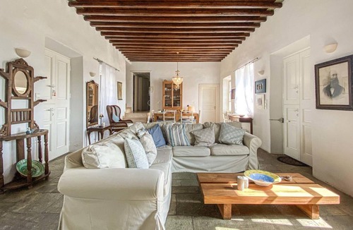 Apollonia House | 220 m² House ∙ 6 bedrooms ∙ 12 guests