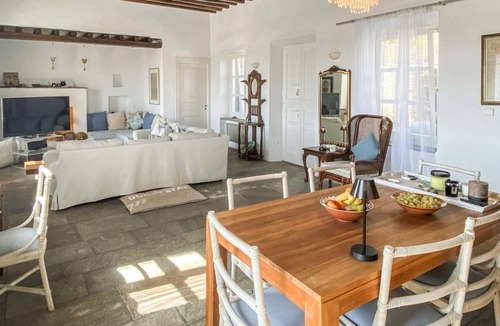 Apollonia House | 220 m² House ∙ 6 bedrooms ∙ 12 guests