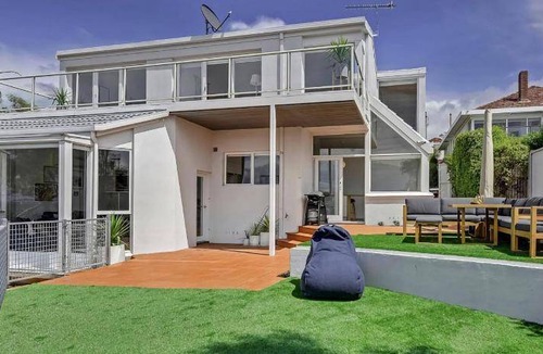 Sandy Bay House | 225 m² House ∙ 3 bedrooms ∙ 6 guests
