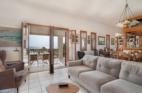 Zacharo House | 230 m² House ∙ 5 bedrooms ∙ 12 guests