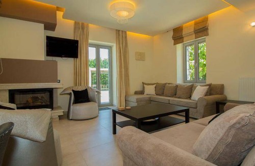 Tripi Villa | 250 m² Villa ∙ 4 bedrooms ∙ 10 guests