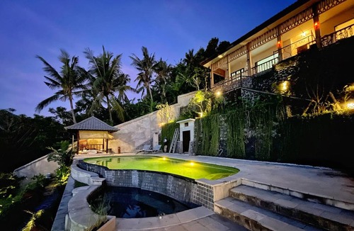 Senggigi Villa | 250 m² Villa ∙ 4 bedrooms ∙ 10 guests