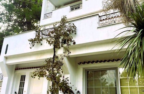 Dionysos House | 260 m² House ∙ 4 bedrooms ∙ 8 guests