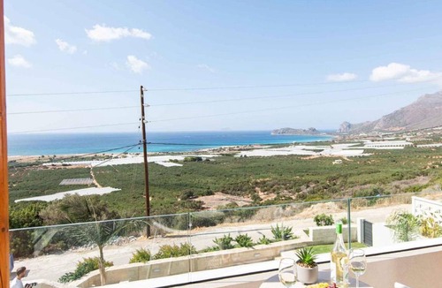 Limeniskos Apartment | 280 m² Apartment ∙ 7 bedrooms ∙ 16 guests