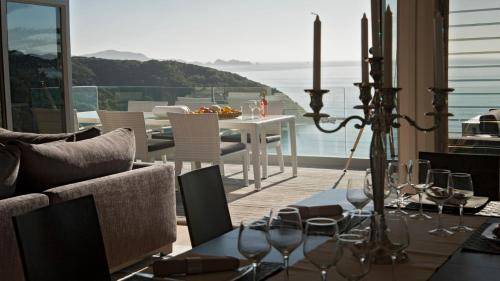 Russell House | 280 m² House ∙ 3 bedrooms ∙ 6 guests