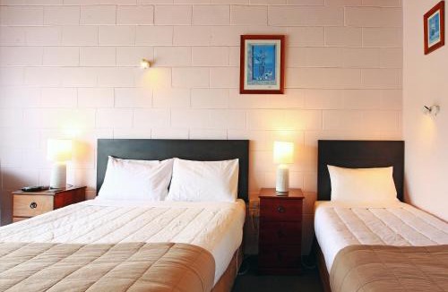 Oamaru Hotel | 289 Midway Motel