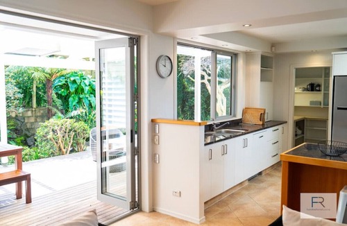 Castor Bay Apartment | 29 Commodore Parry, Castor Bay
