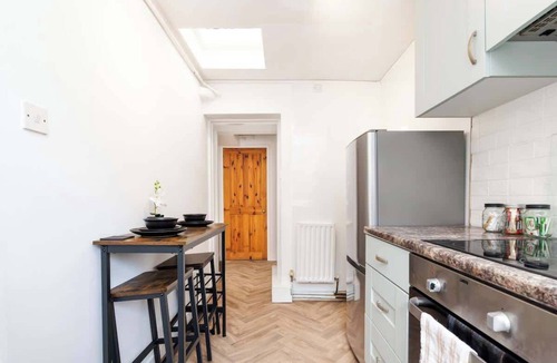 Annan House | 2Bedroom House - Free Parking- by Holiday Homes