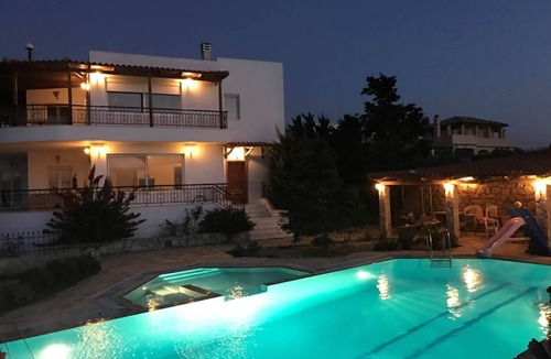 Prasas Villa | 3 Χάριτες - Βίλα με πισίνα - Vila with pool- Vila with swimming pool.