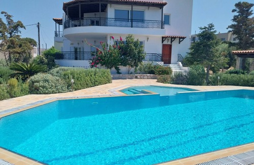 Prasas Villa | 3 Χάριτες - Βίλα με πισίνα - Vila with pool- Vila with swimming pool.