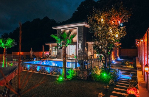 Sapanca Villa | 3+1 Holiday Villa with Heating Pool-Private Pool, Luxury, Fireplace, 7 Persons