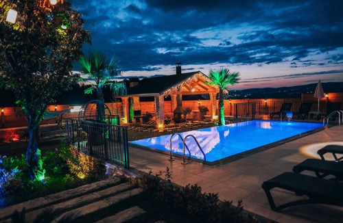 Sapanca Villa | 3+1 Holiday Villa with Heating Pool-Private Pool, Luxury, Fireplace, 7 Persons