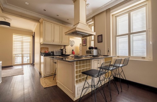 Taksim Apartment | 3-bedroom apartment with 2 bathrooms in beautiful Istanbul with AC