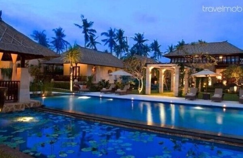 Batu Bolong Villa | 3 Bedroom Balinese Beachfront Private Pool Villa in Canggu