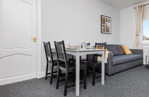 Grangemouth Apartment | 3 Bedroom Flat - Free Parking