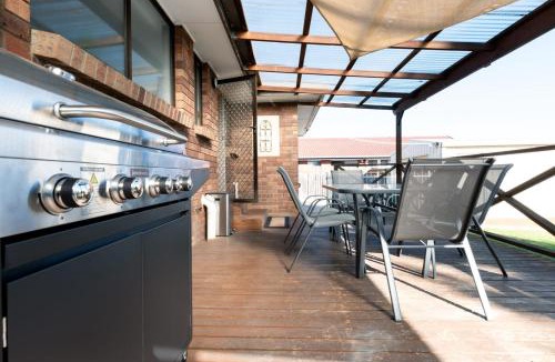 Prospect Vale House | 3 Bedroom Home: Parking & WiFi