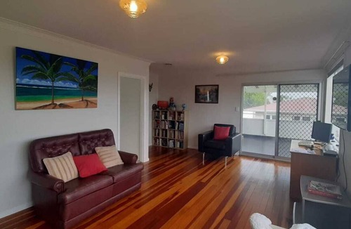 Pakuranga House | 3 Bedrooms house + Professional Gym access - close to Shopping Centre and Bus