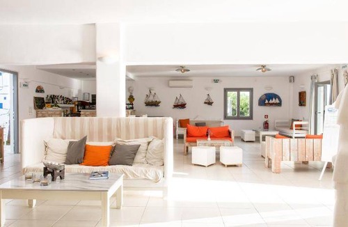 Parasporos Hotel | 30 m² Hotel ∙ 10 guests