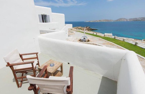 Parasporos Hotel | 30 m² Hotel ∙ 10 guests