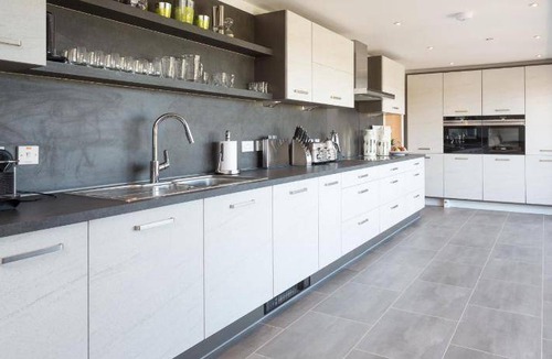 Prestwick Apartment | 300 m² Apartment ∙ 4 bedrooms ∙ 8 guests