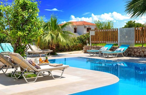 Kavros House | 300 m² House ∙ 11 bedrooms ∙ 31 guests