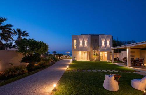 Hersonissos Centre Villa | 300 m² Villa ∙ 5 bedrooms ∙ 14 guests