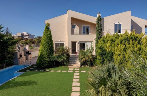 Kato Gouves Villa | 300 m² Villa ∙ 5 bedrooms ∙ 8 guests