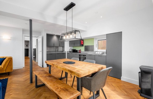 Dunfermline Apartment | 316 Reid's Corner - by StayDunfermline