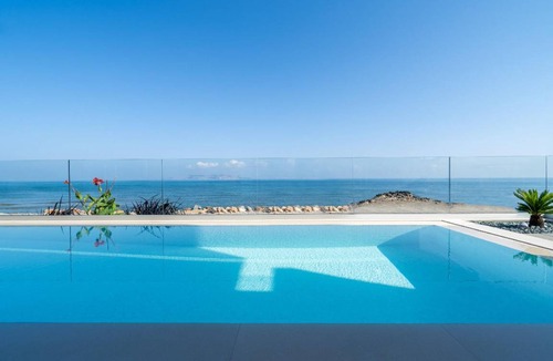 Gournai House | 320 m² House ∙ 6 bedrooms ∙ 12 guests