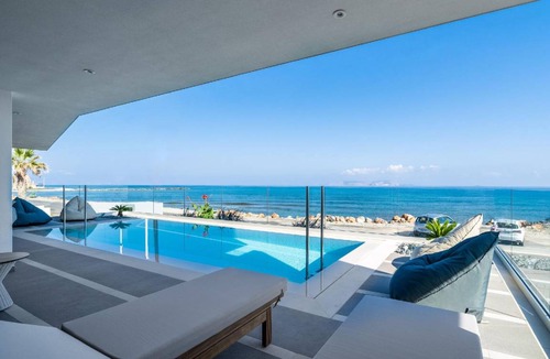 Gournai House | 320 m² House ∙ 6 bedrooms ∙ 12 guests