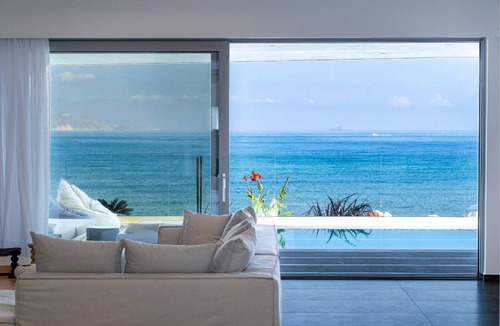 Gournai House | 320 m² House ∙ 6 bedrooms ∙ 12 guests