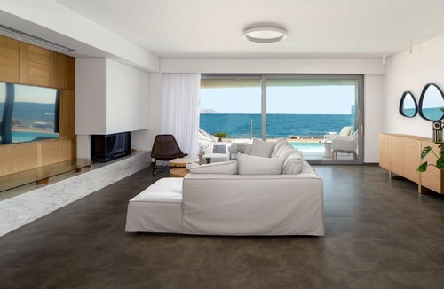 Gournai House | 320 m² House ∙ 6 bedrooms ∙ 12 guests