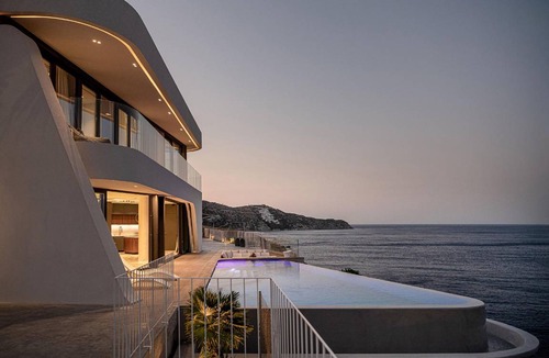 Palaiokastro House | 330 m² House ∙ 6 bedrooms ∙ 12 guests
