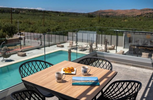 Roumeli Apartment | 350 m² Apartment ∙ 7 bedrooms ∙ 14 guests