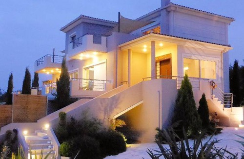 Spata-Artemida Villa | 350 m² Villa ∙ 5 bedrooms ∙ 9 guests