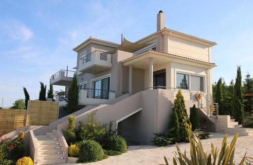 Spata-Artemida Villa | 350 m² Villa ∙ 5 bedrooms ∙ 9 guests