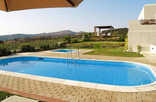 Choudetsi Villa | 355 m² Villa ∙ 6 bedrooms ∙ 12 guests