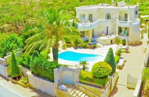 Skotino Resort | 380 m² Resort ∙ 5 bedrooms ∙ 127 guests