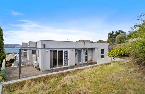 Sandy Bay Bed & Breakfast | 395 m² Bed and breakfast ∙ 5 bedrooms ∙ 12 guests