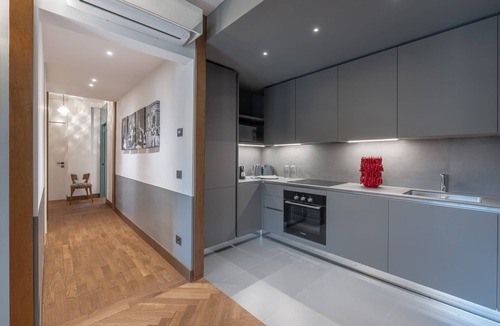 Oltrarno Apartment | 3BR Deluxe Palazzo Vasari Corridor View Premier Location Ponte Vecchio