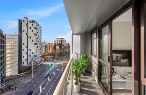 Grafton Apartment | 3BR Prime Spot, Walk Everywhere by Zodiak Stays