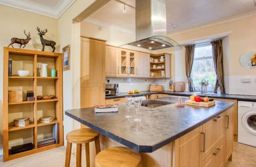 Colbost House | 4 Bed in Glendale CA363