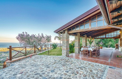 Montepaone House | 4 bedroom accommodation in Montepaone